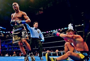 Errol Spence Jr. stops Chris Algieri in the 5th round. 